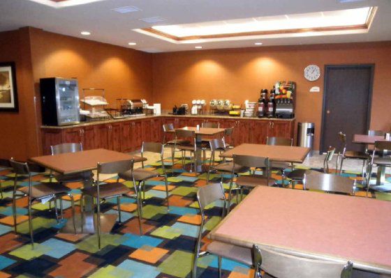 Comfort Inn & Suites Parachute Restaurant photo